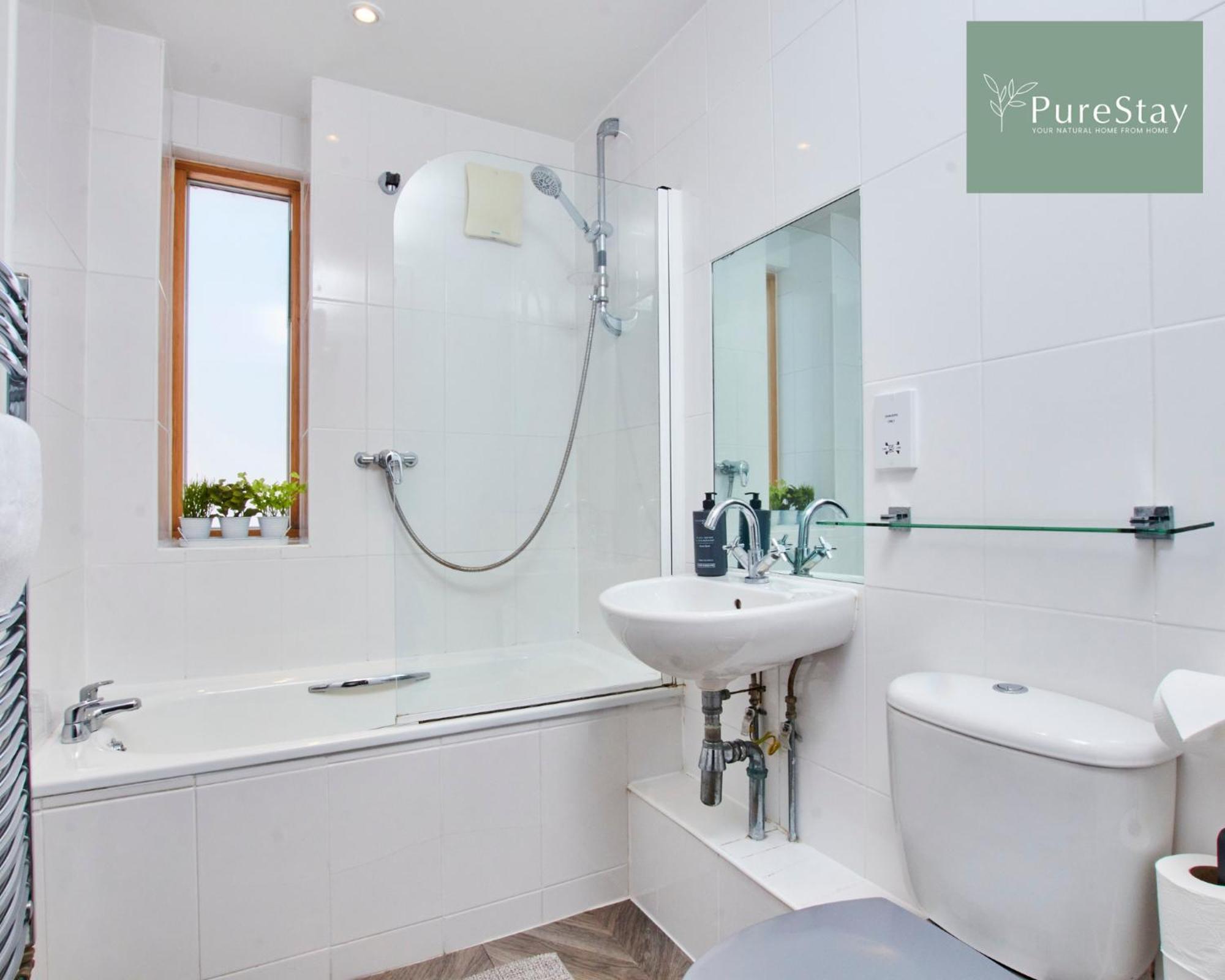 Beautiful Four Bed House By Purestay Short Lets & Serviced Accommodation Coventry With Parking Exterior foto